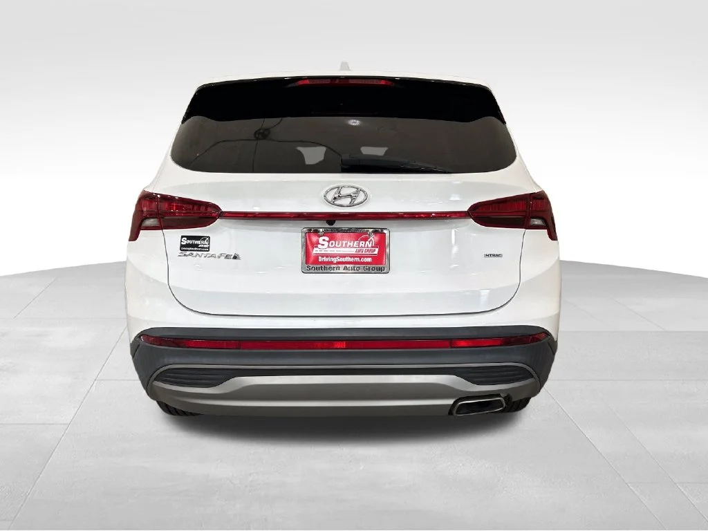 Used 2023 White Hyundai SE image 4