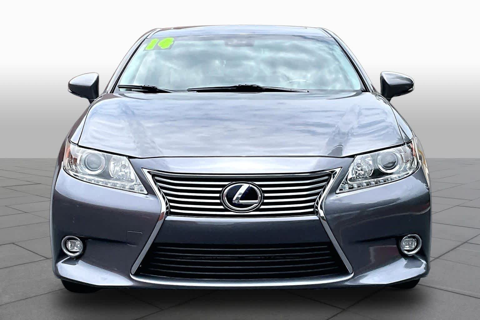 Used 2014 Nebula Gray Pearl Lexus Hybrid image 3