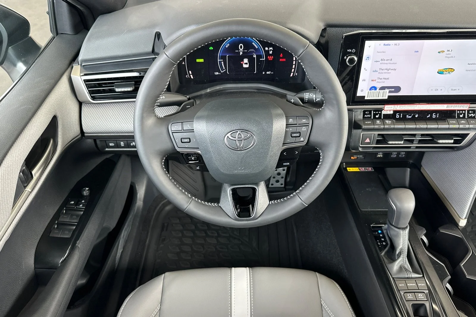 2026 Toyota Camry SE - Photo 13