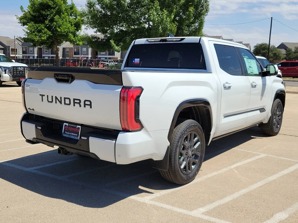 New 2026 Wind Chill Pear Toyota Platinum image 4
