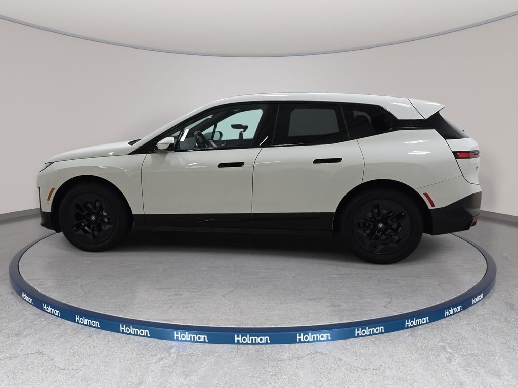 Used 2024 Alpine White BMW xDrive50 image 9