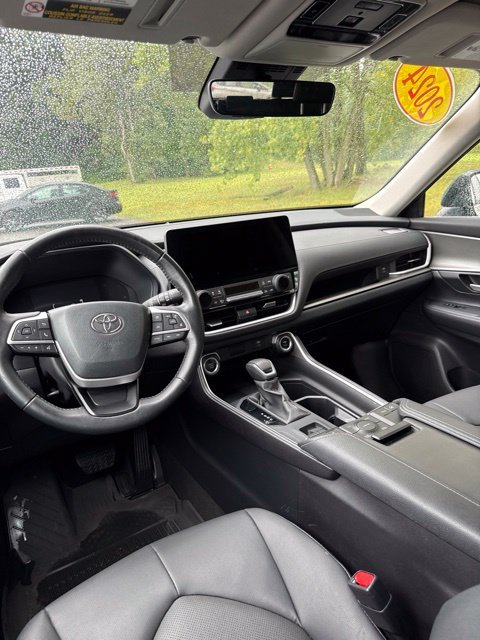 Used 2024 White Toyota XLE image 11