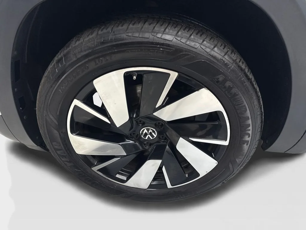 Used 2025 White Volkswagen 2.0T SE w/Technology image 88