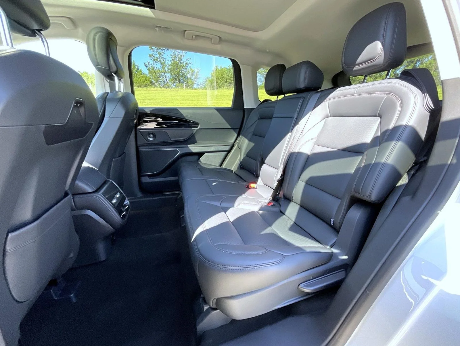 New 2026 White Lincoln Premiere image 19