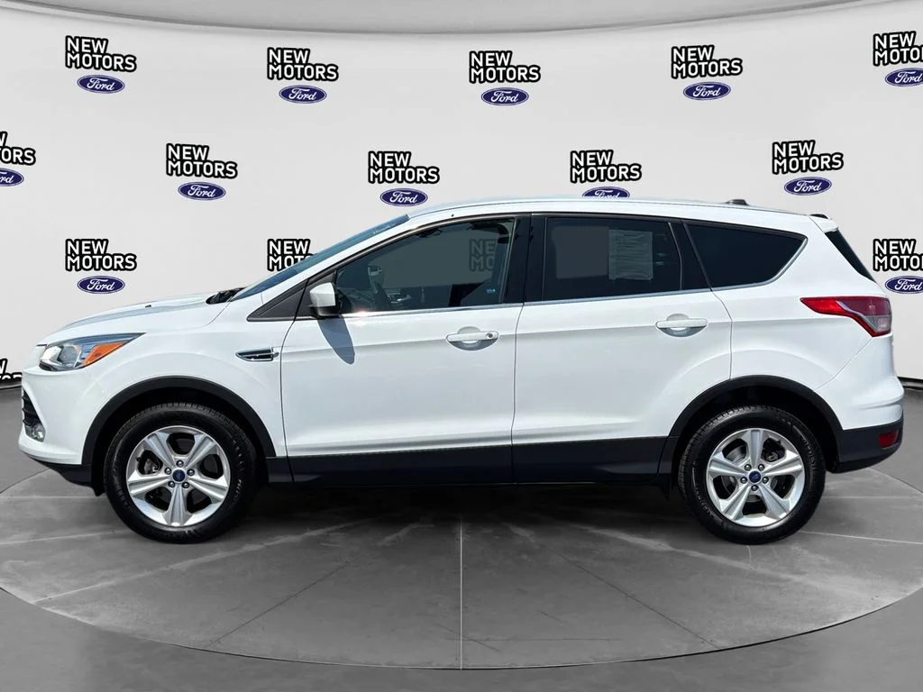 Used 2016 Oxford White Ford SE image 2