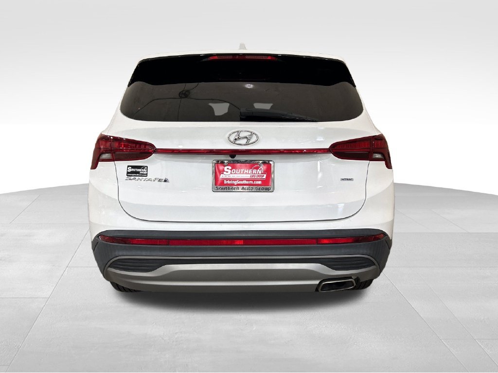 Used 2023 White Hyundai SE image 4