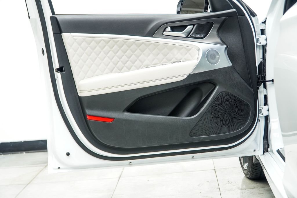 Used 2025 White Genesis 3.3T Sport Advanced image 44