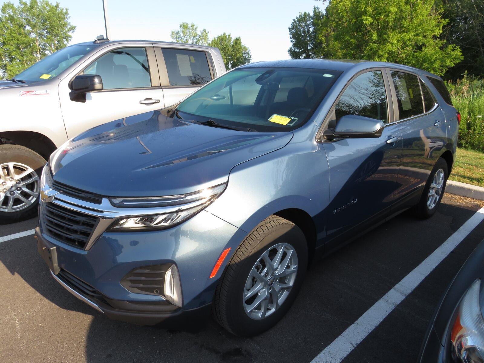 Used 2024 Lakeshore Blue Metallic Chevrolet LT image 6