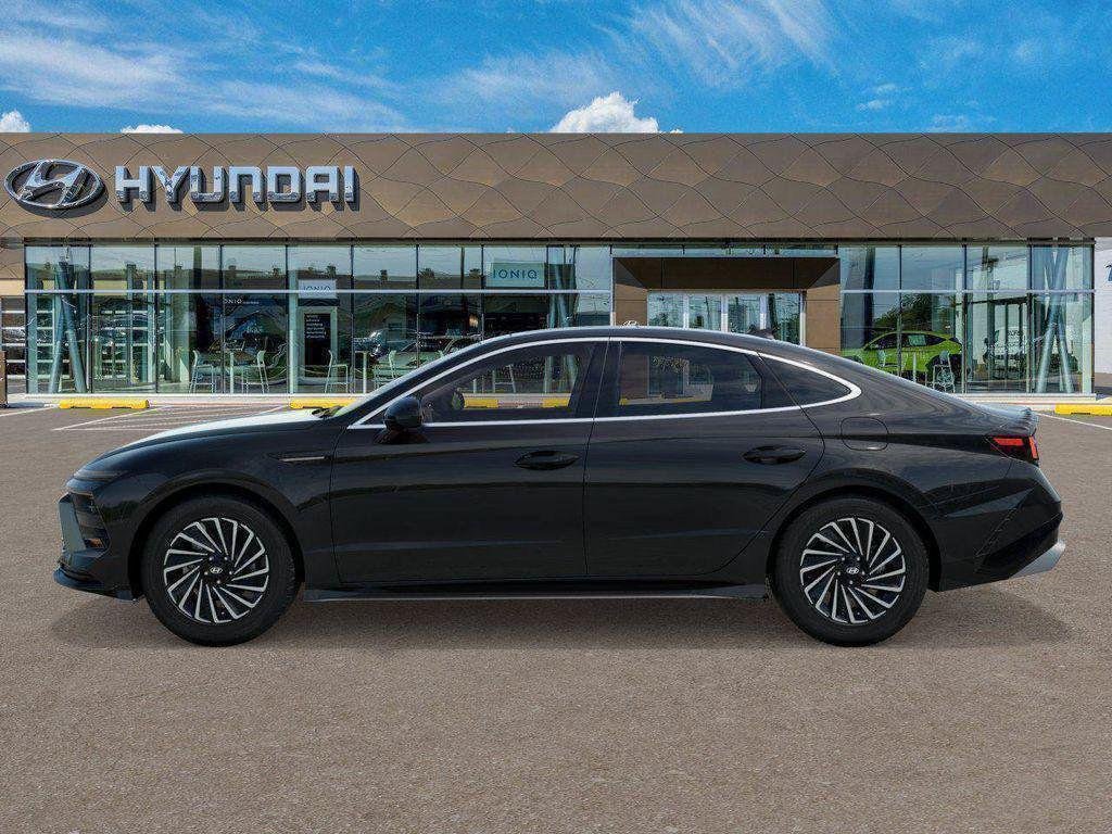 New 2026 Black Hyundai SEL image 3
