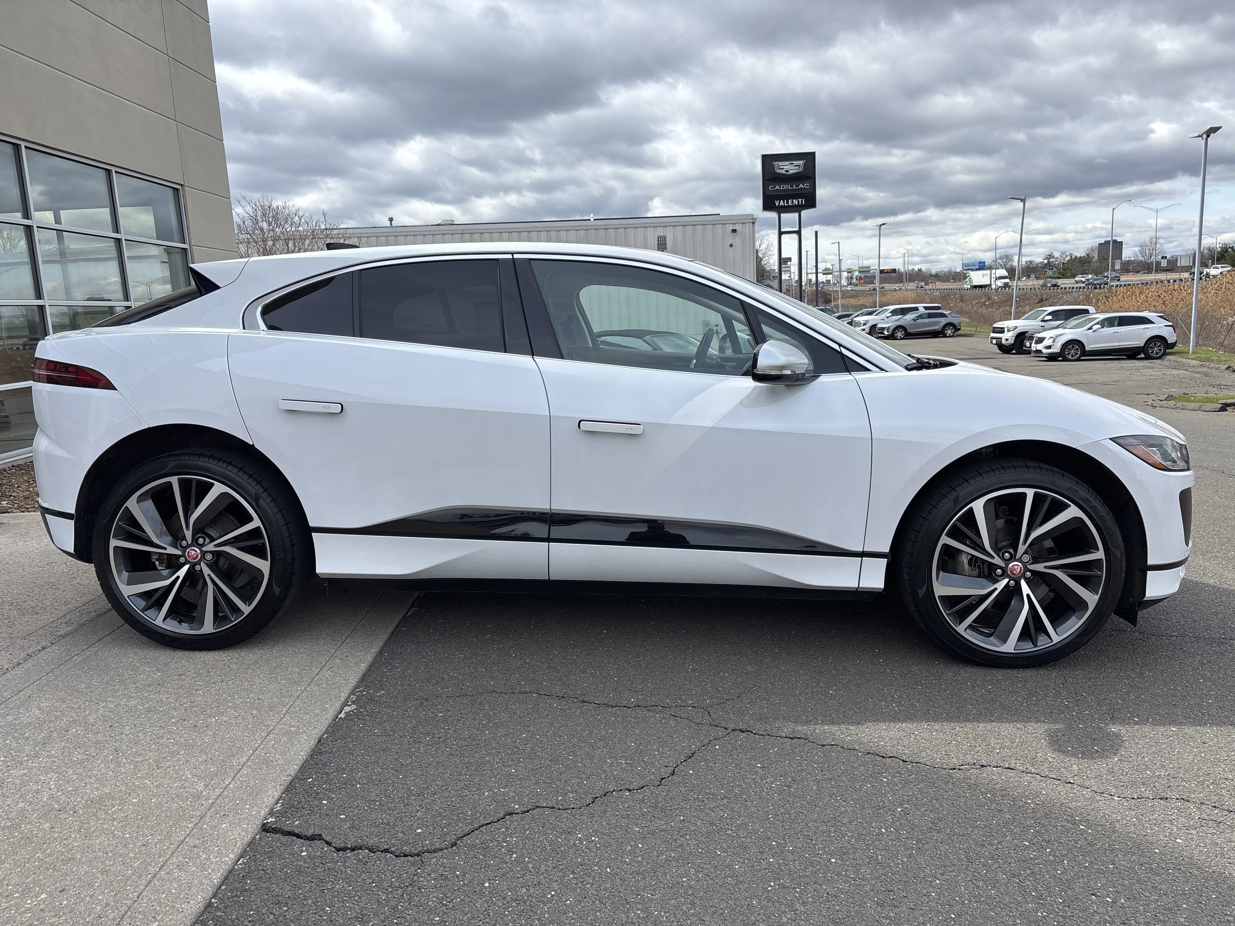 Used 2023 Fuji White Jaguar HSE image 6