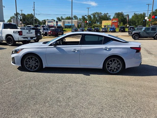 Used 2024 Gray Nissan 2.0 SR image 4