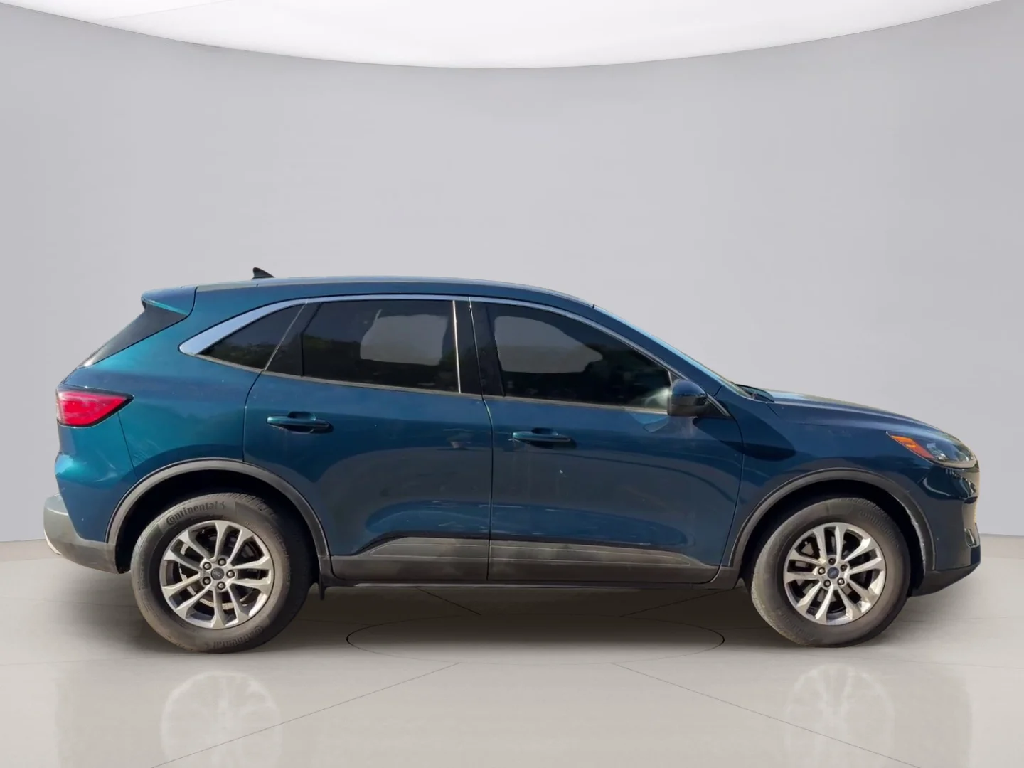 Used 2020 Green Ford SE image 6