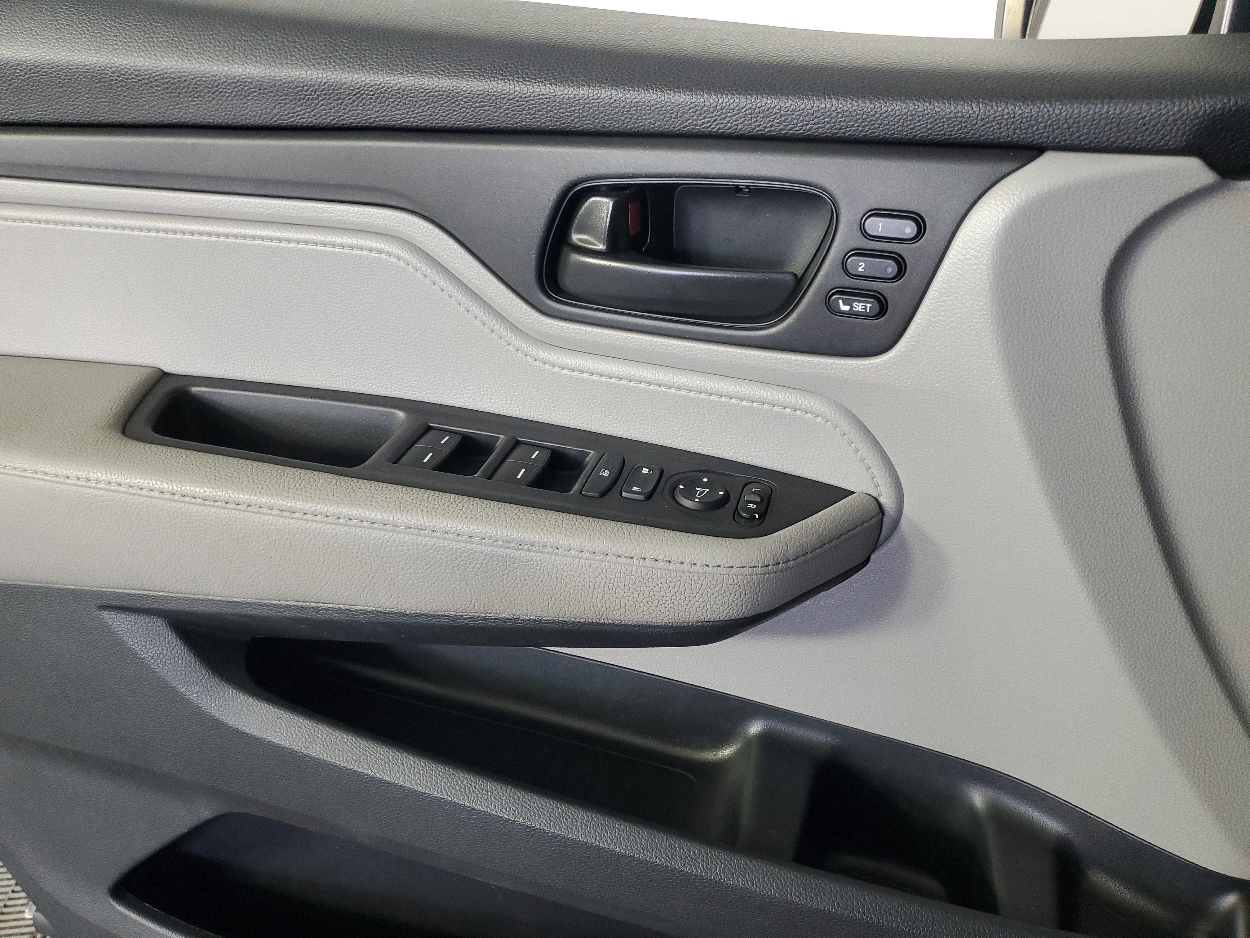 Used 2018 Modern Steel Metallic Honda EX-L image 28