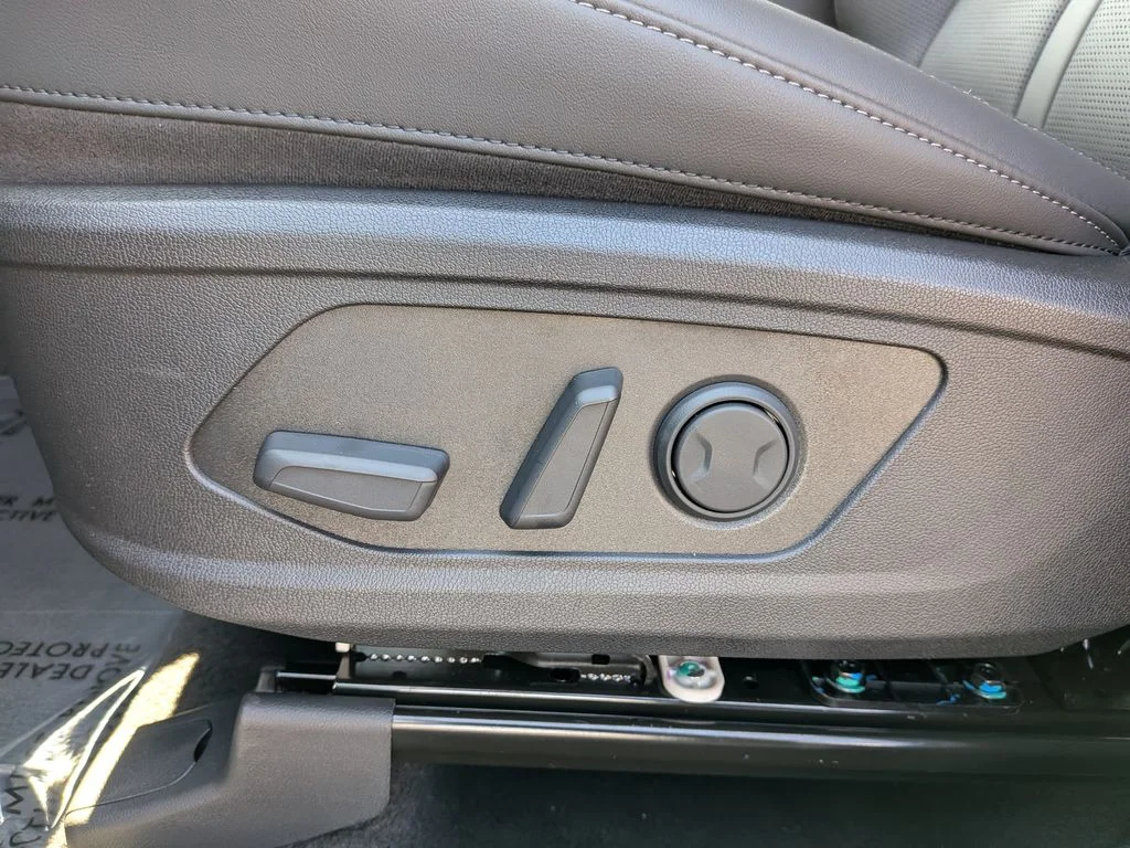 New 2026 Ivory Kia EX image 14