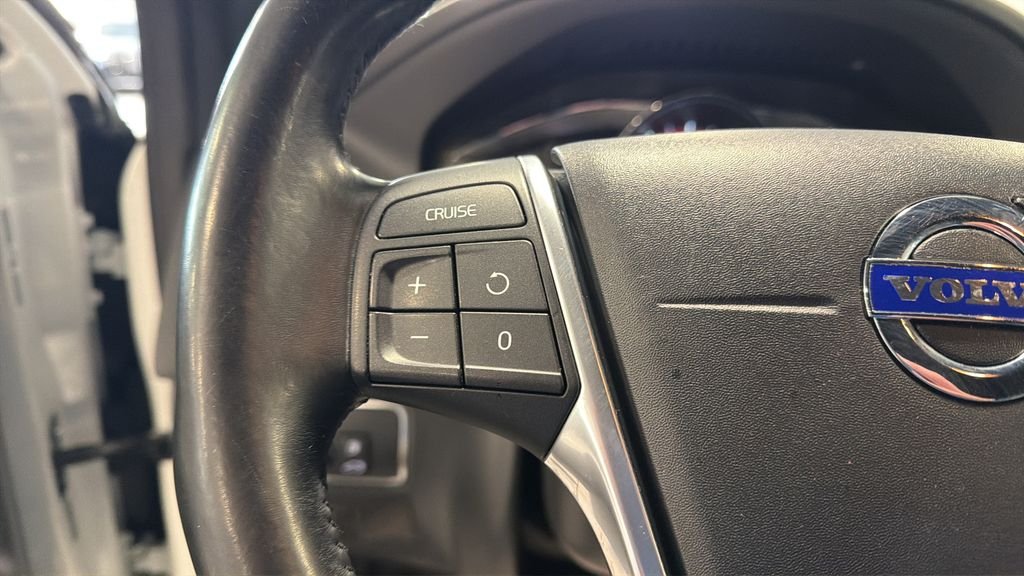 Used 2016 White Volvo T6 image 26
