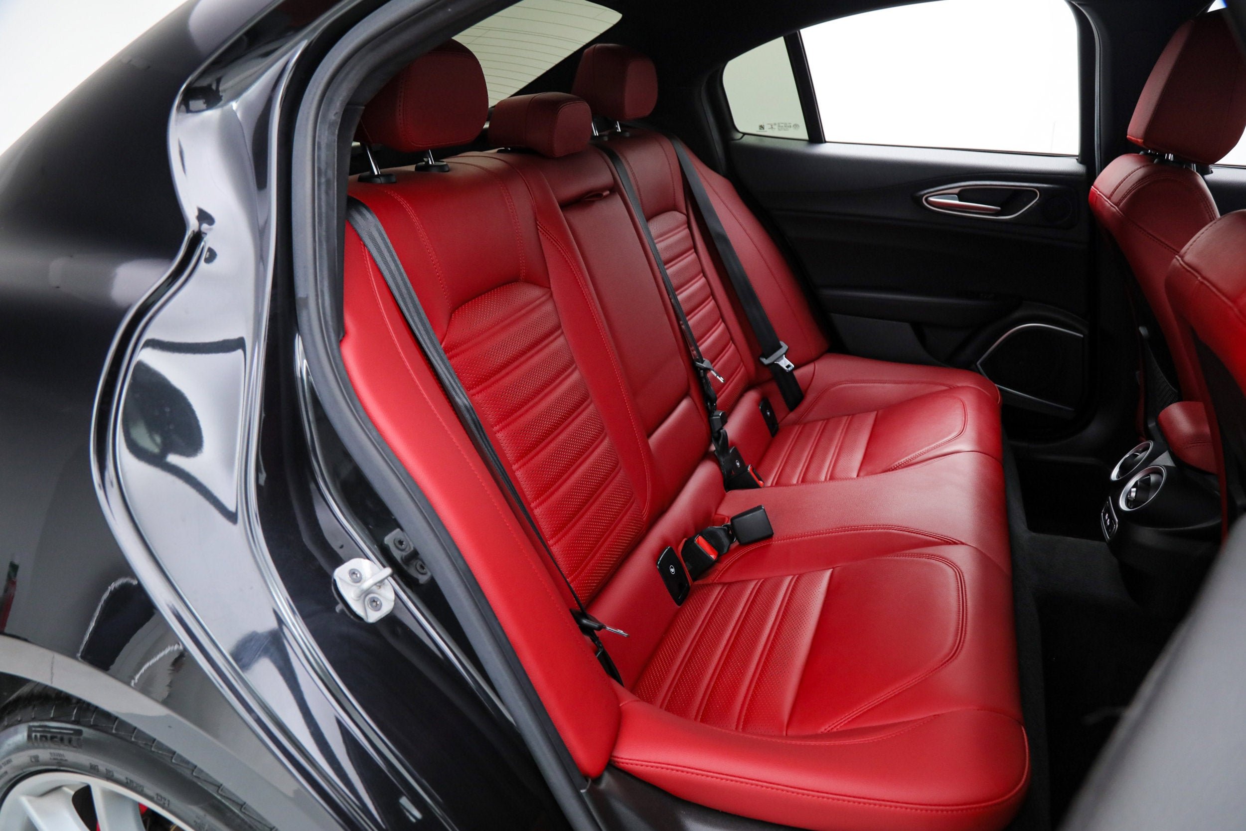 Used 2022 Black Alfa Romeo  image 16