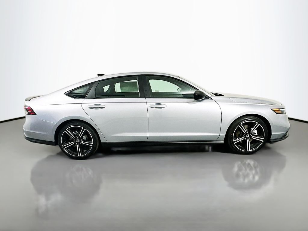 New 2026 Solar Silver Metallic Honda Sport Hybrid image 4