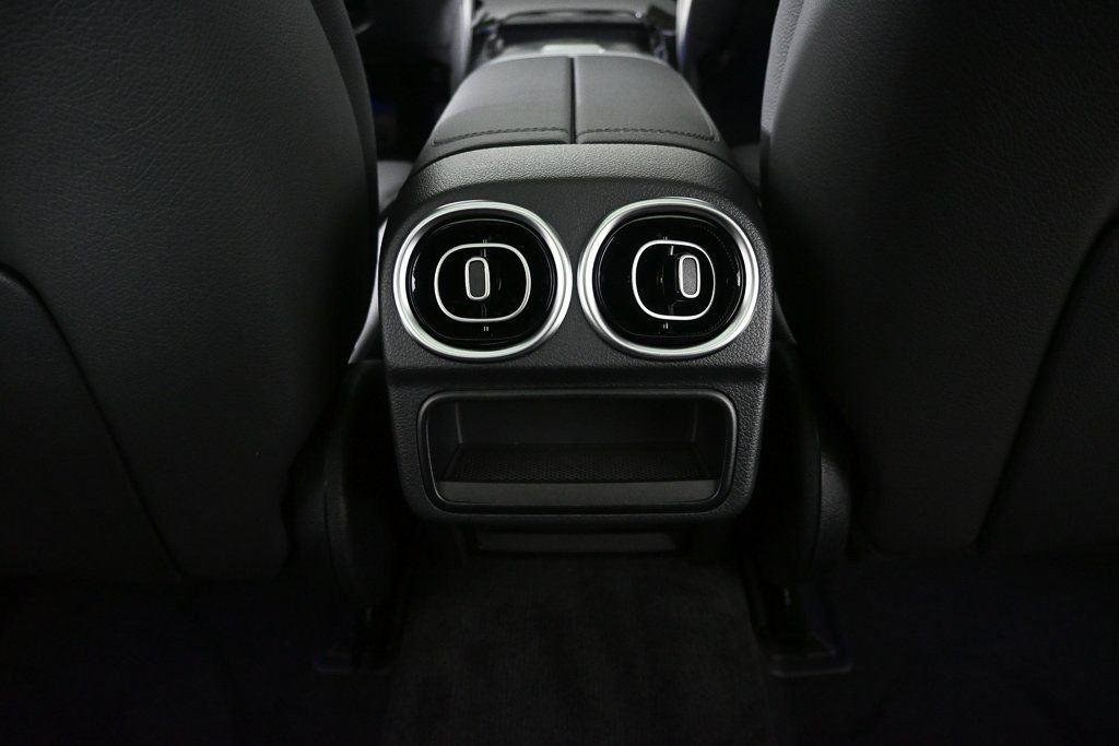 2026 Mercedes-Benz C-Class Sedan C 300 - Photo 18