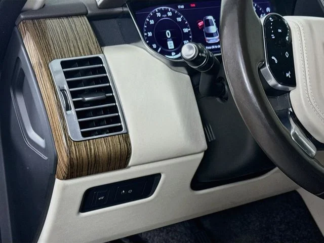 Used 2020 White Land Rover HSE image 10