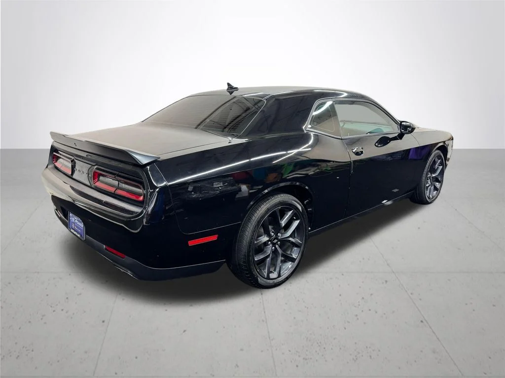 Used 2019 Black Dodge SXT image 7