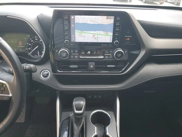 Used 2020  Toyota XLE image 15