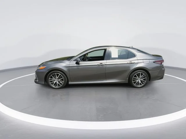 Used 2024  Toyota XLE image 6