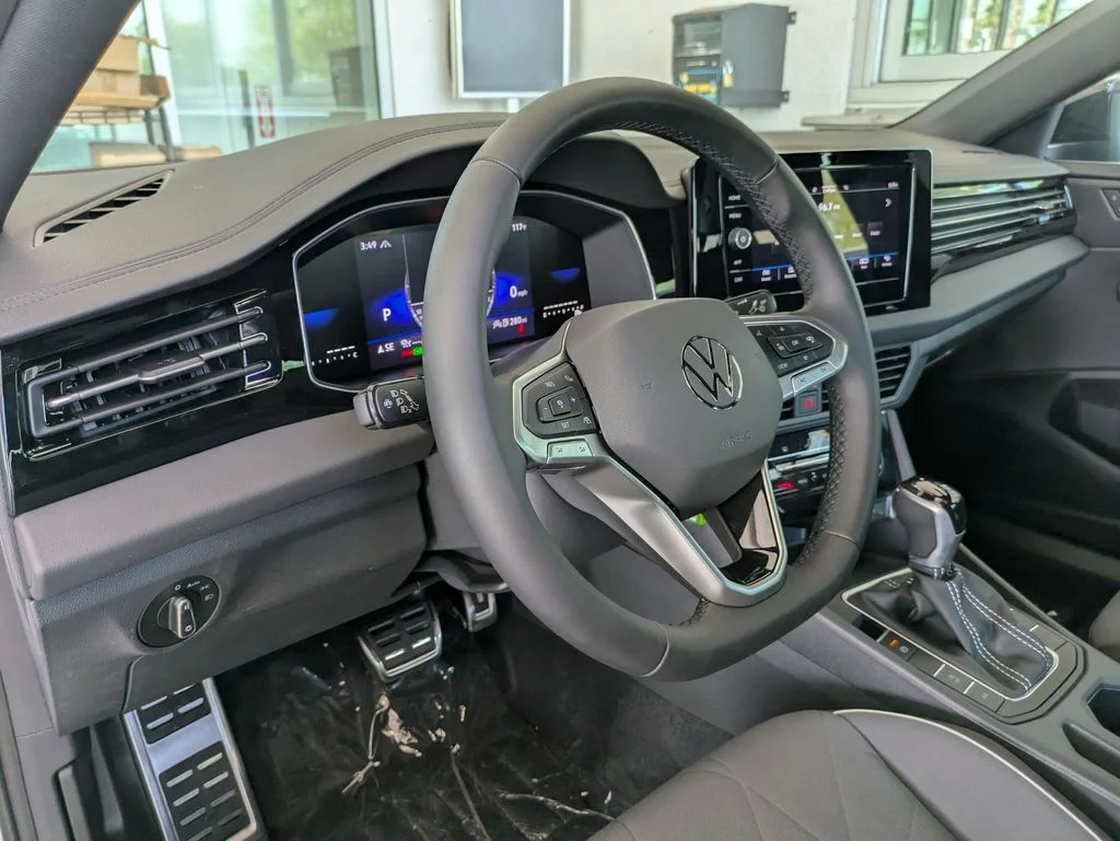 2025 Volkswagen Jetta Sport - Photo 11