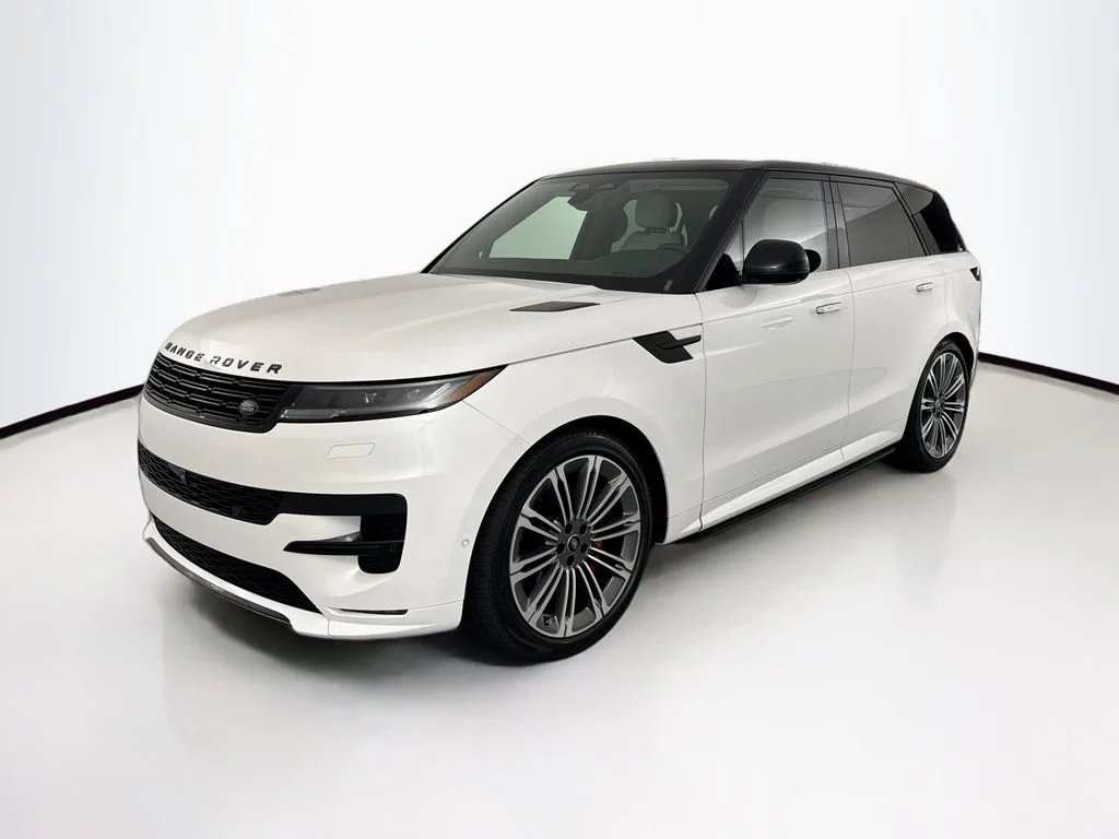 Used 2024 White Land Rover Dynamic SE image 1