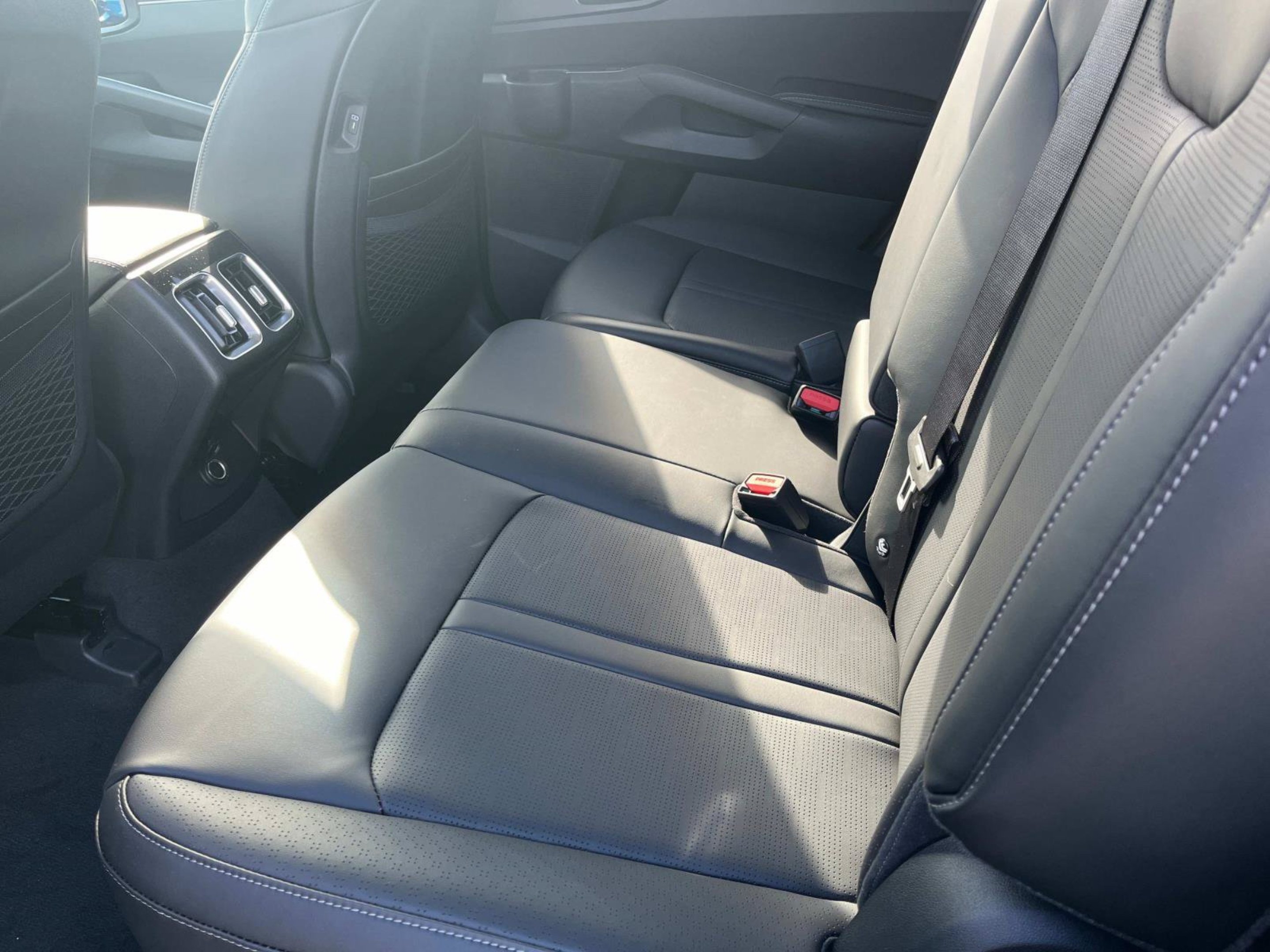 2025 Kia Sorento S - Photo 17