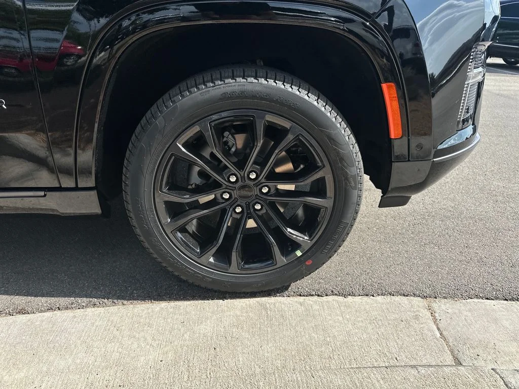 New 2026 High Gloss Black Exterior Paint Jeep Summit Reserve image 13