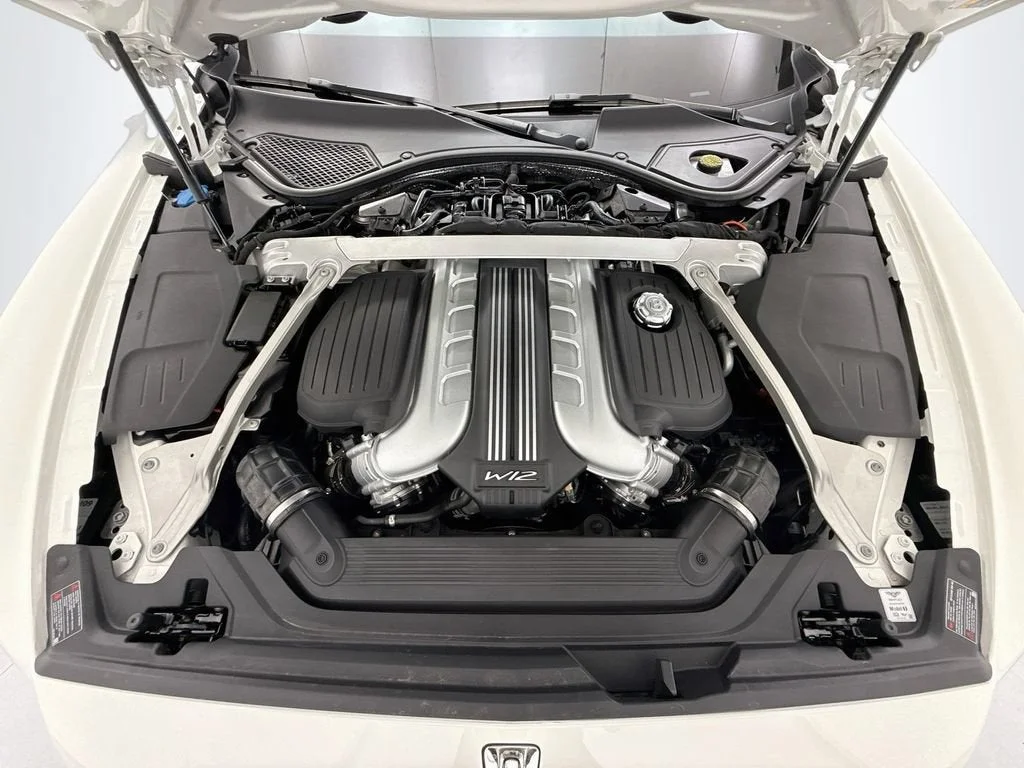 Used 2020 Glacier White Solid Bentley W12 image 28