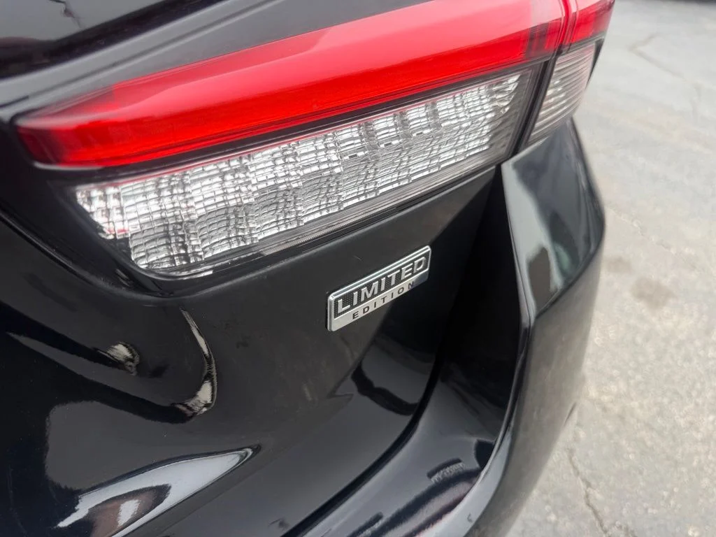 Certified Used 2021 Labrador Black Metallic Mitsubishi 2.0 LE image 41
