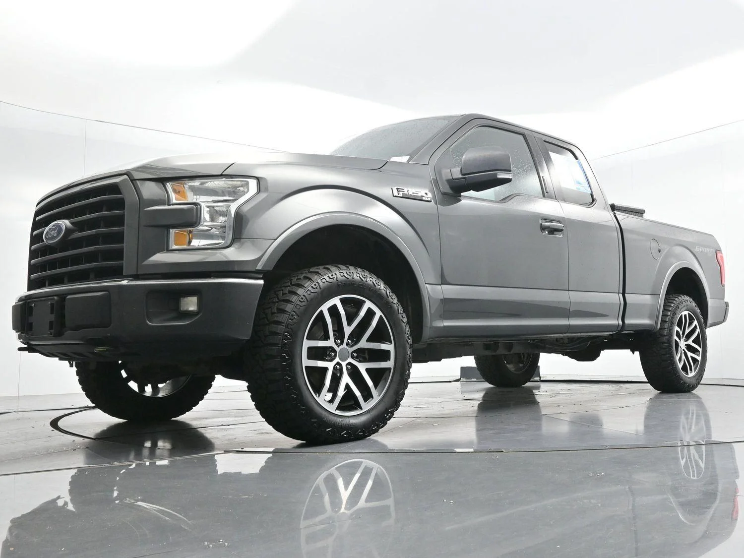Used 2016 Magnetic Metallic Ford XLT image 50