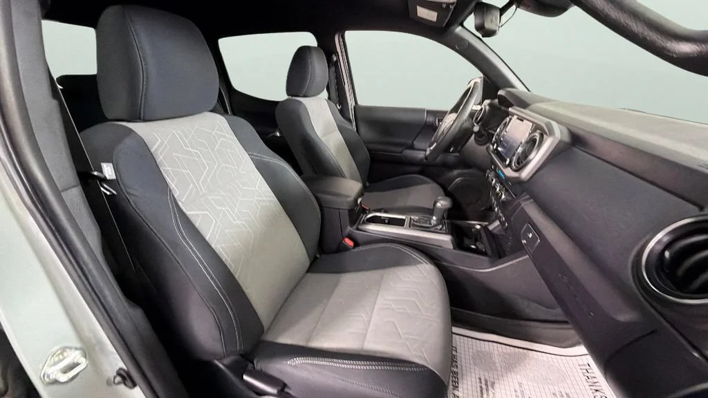 Used 2023  Toyota SR image 33