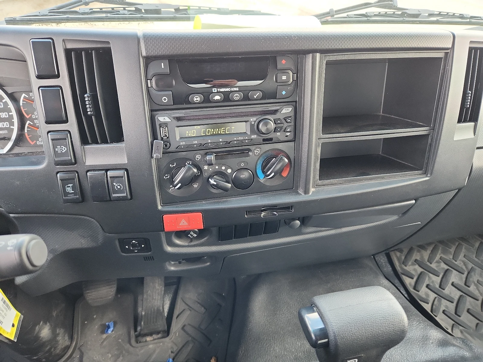 Used 2024 White Isuzu  image 21