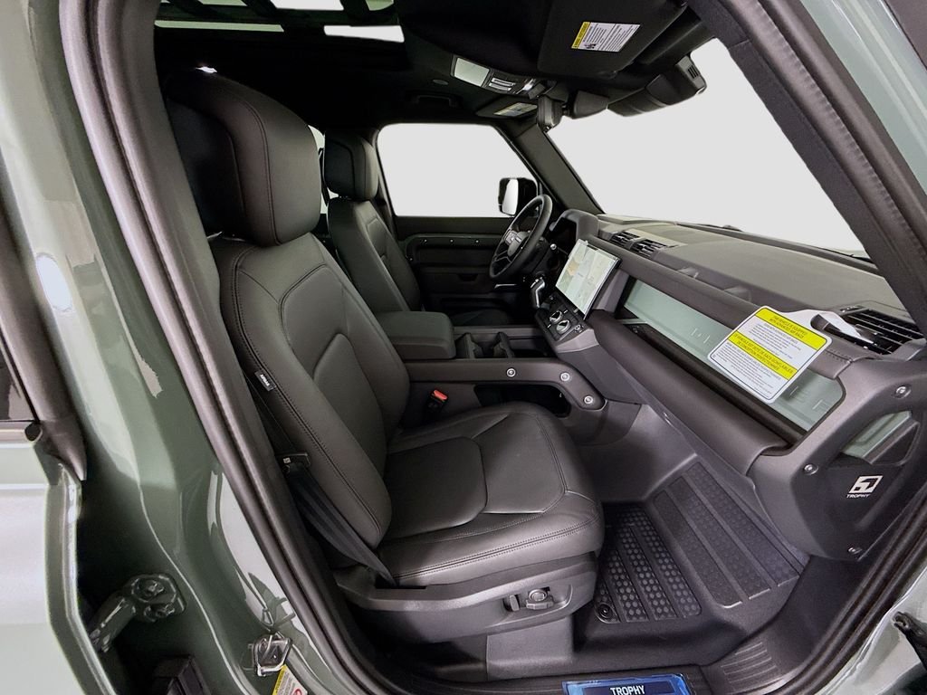 New 2026 Keswick Green Land Rover Trophy Edition Deep Sandglow image 22