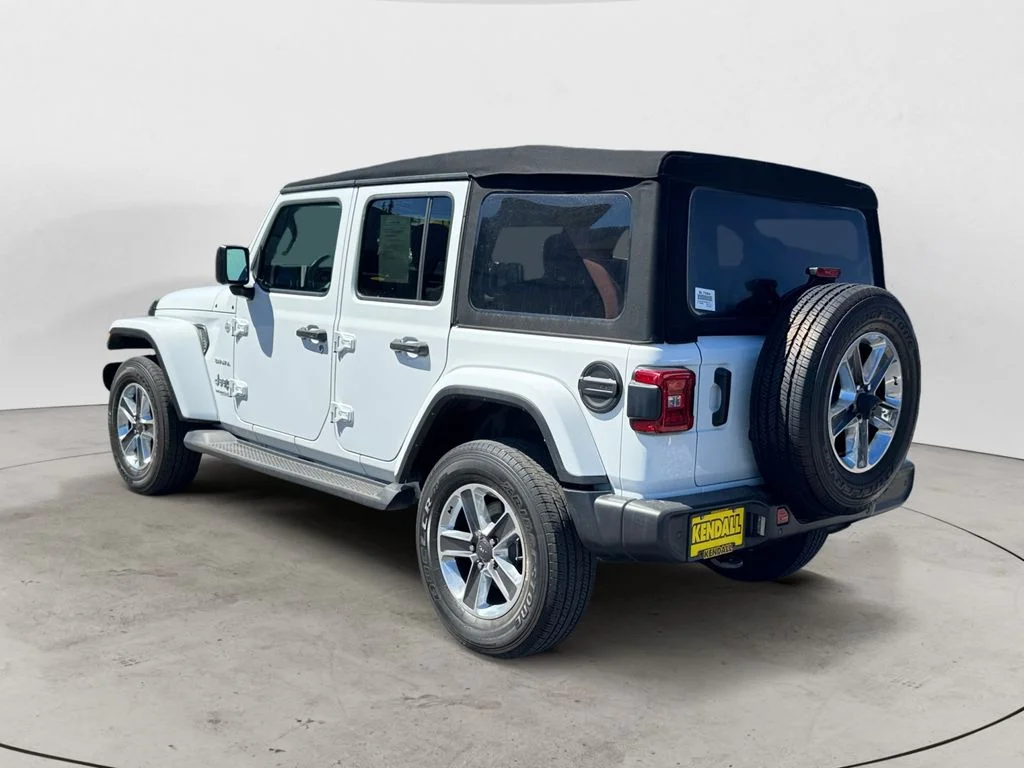 Used 2021 White Jeep Unlimited Sahara image 5