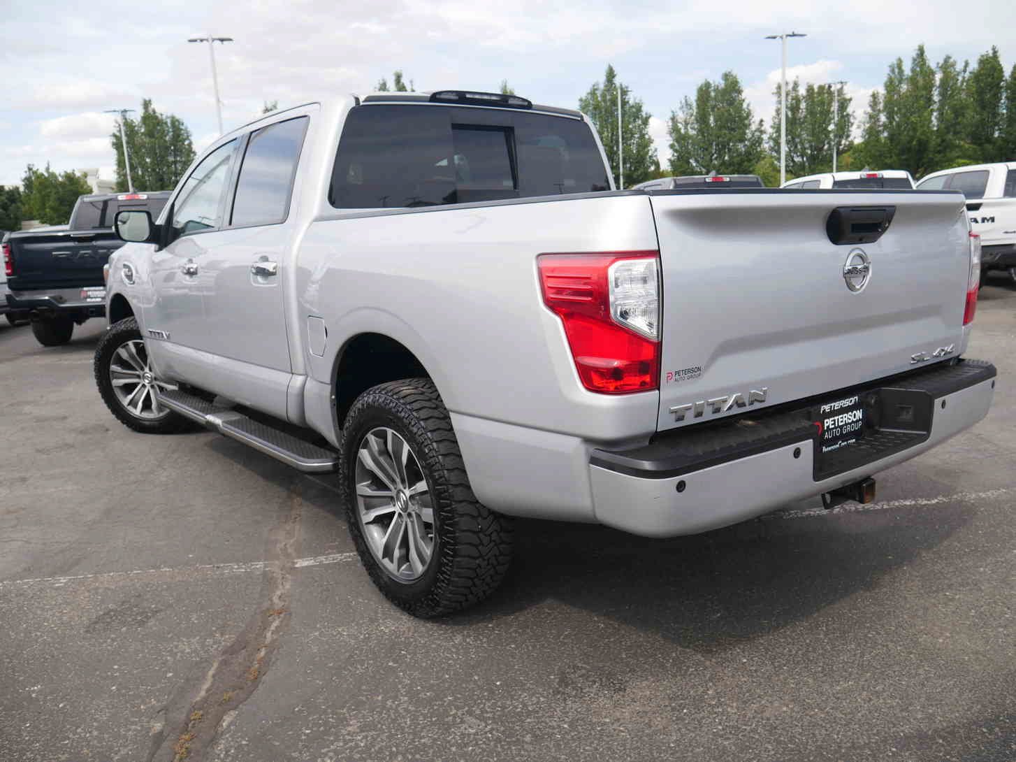 Used 2017 Silver Nissan SL image 23