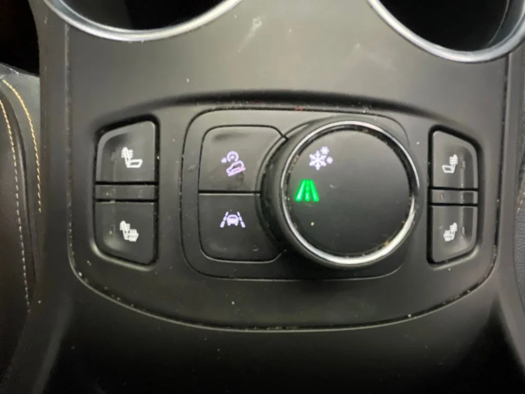 Used 2020 White GMC SLT image 17