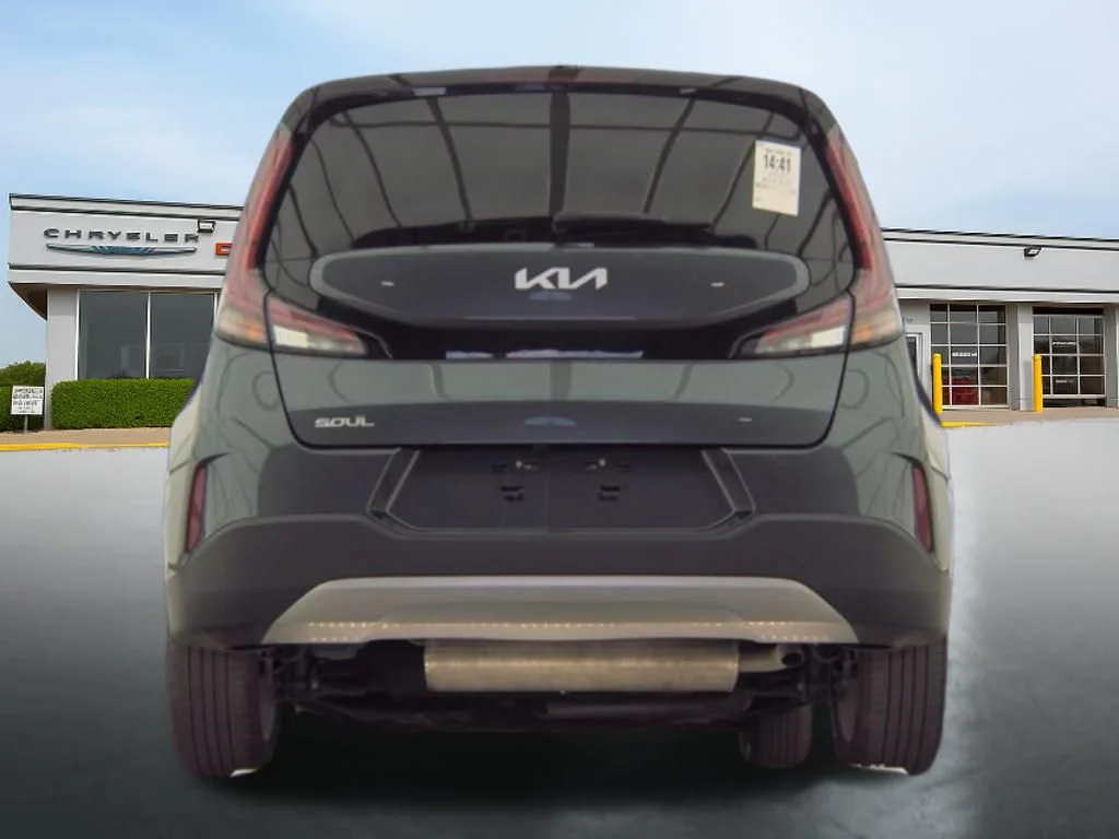 Used 2025  Kia LX image 7