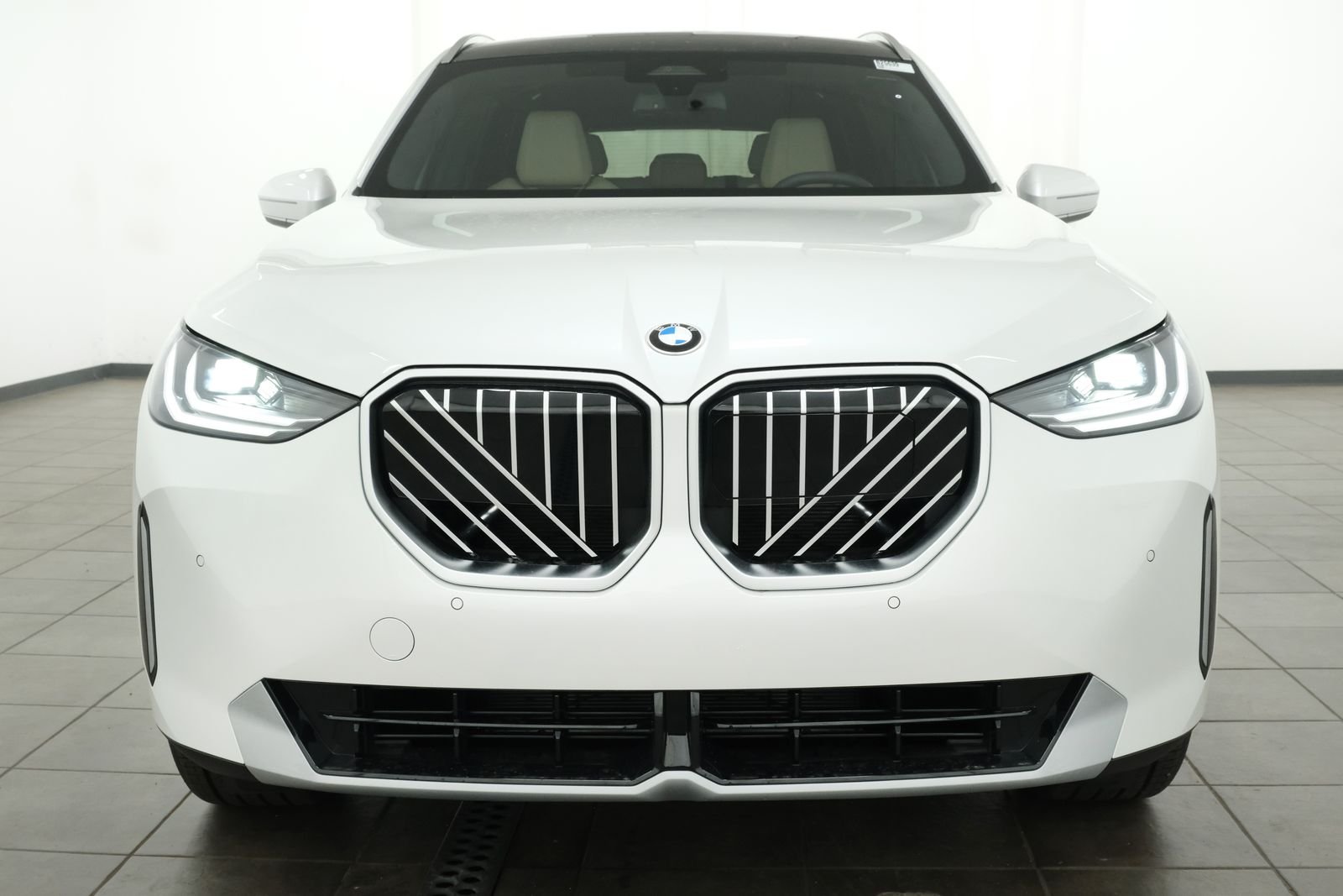 New 2026 Mineral White Metallic BMW 30 xDrive image 7