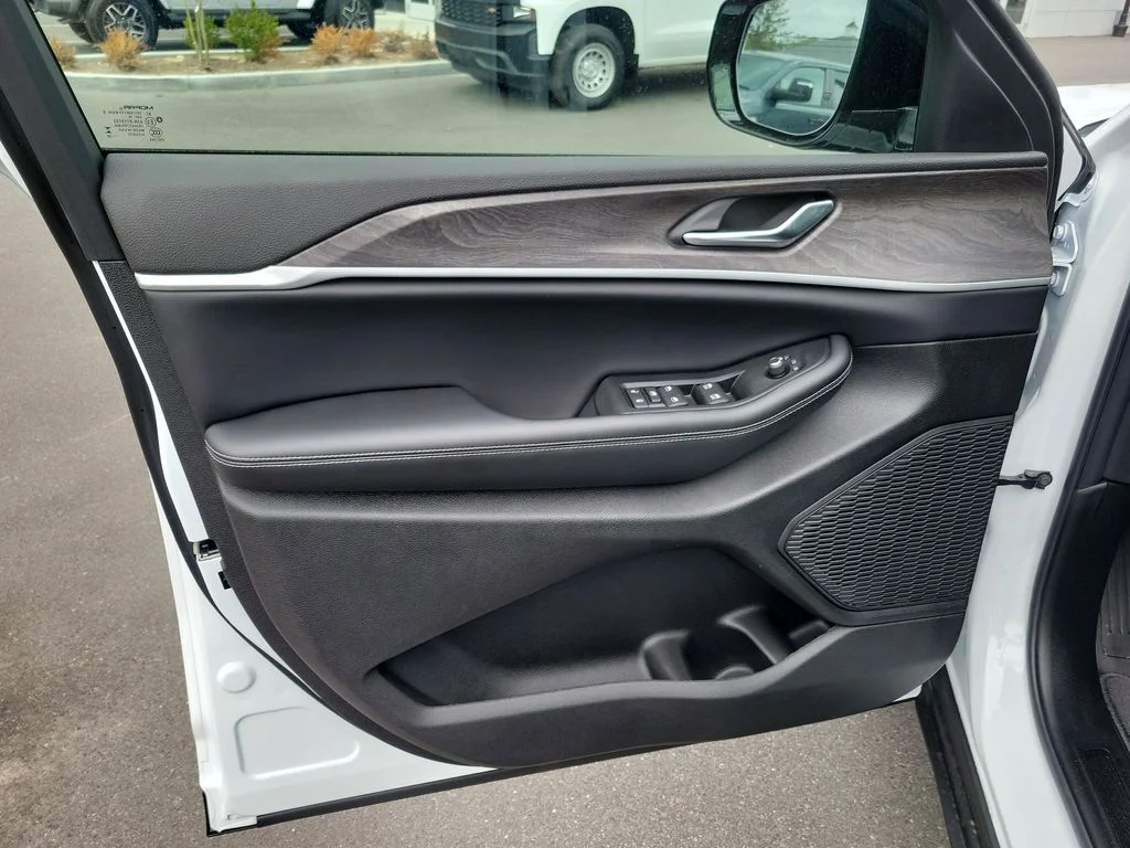 New 2026 Bright White Clearcoat Jeep Altitude image 6