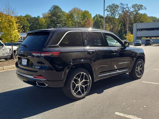 New 2025 Diamond Black Crystal Pearl-Coat Exterior Paint Jeep Summit Reserve image 3
