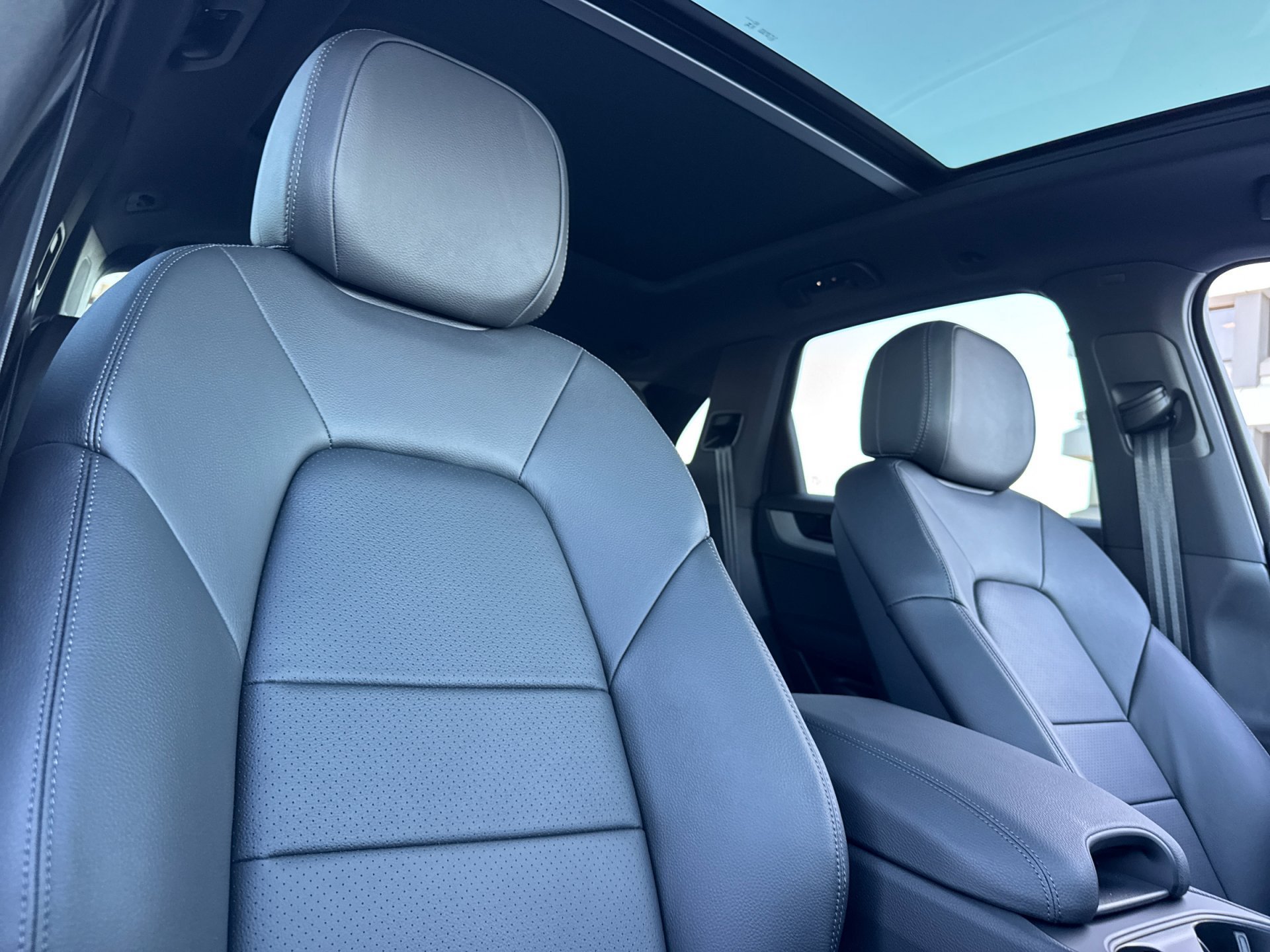 New 2026 Vanadium Grey Metallic Porsche Cayenne (AWD) image 22