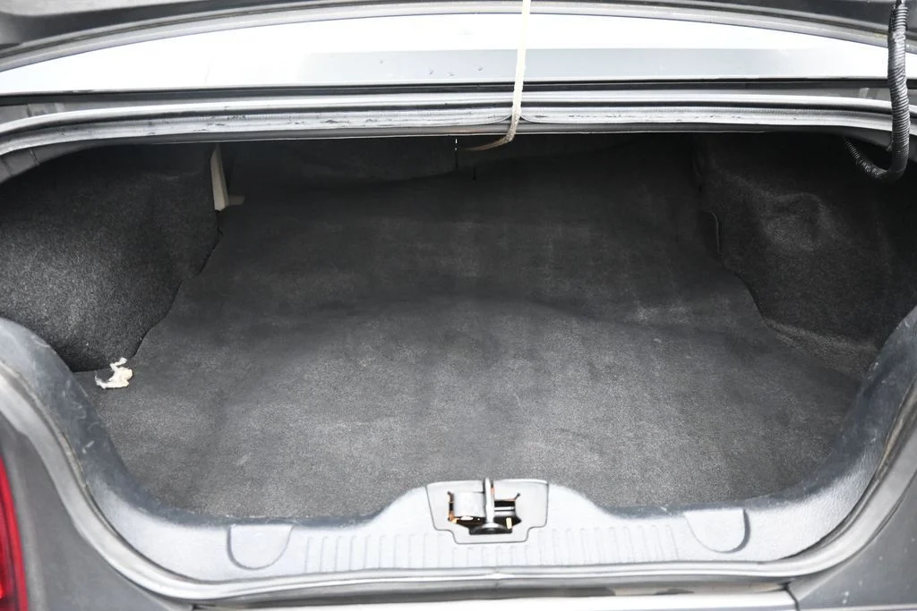 Used 2011  Ford V6 Premium image 15