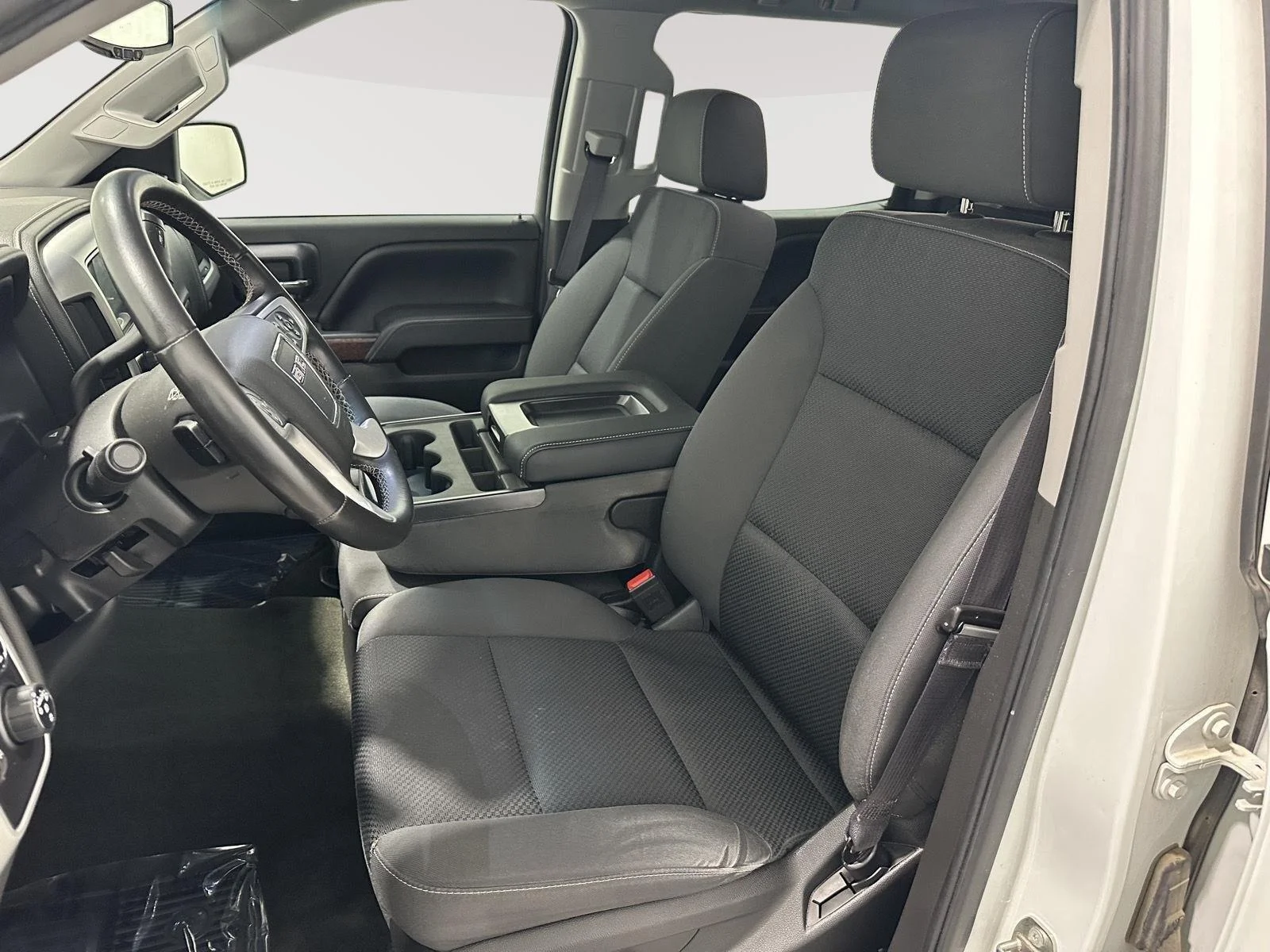 Used 2016 SUMMIT WHITE GMC SLE image 17