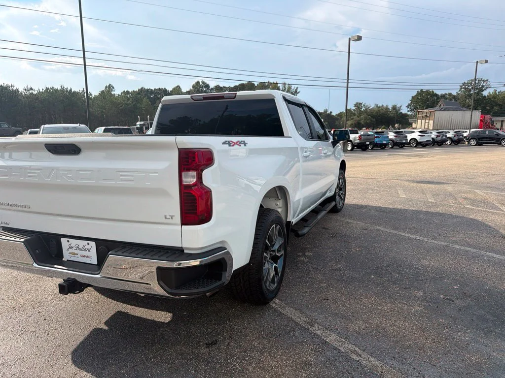 Used 2024 Summit White Chevrolet LT image 5
