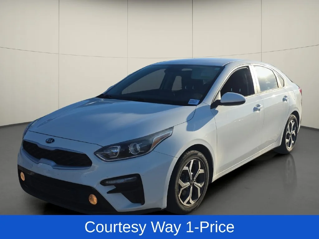 Used 2021 White Kia LXS image 4