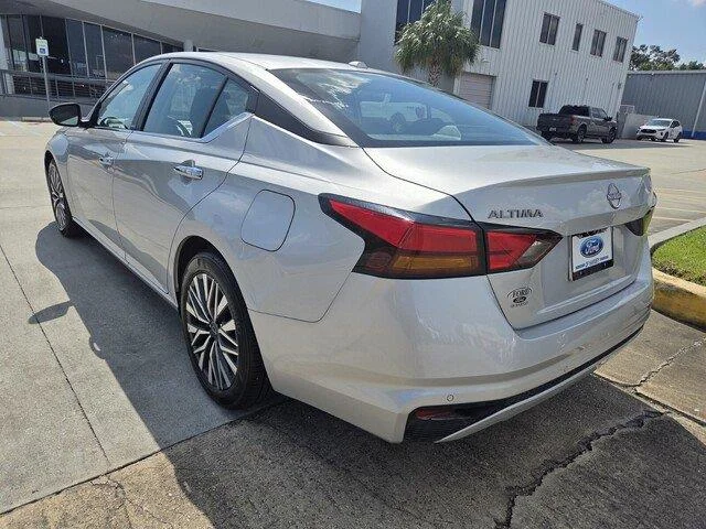 Used 2025 Brilliant Silver Metallic Nissan SV image 3