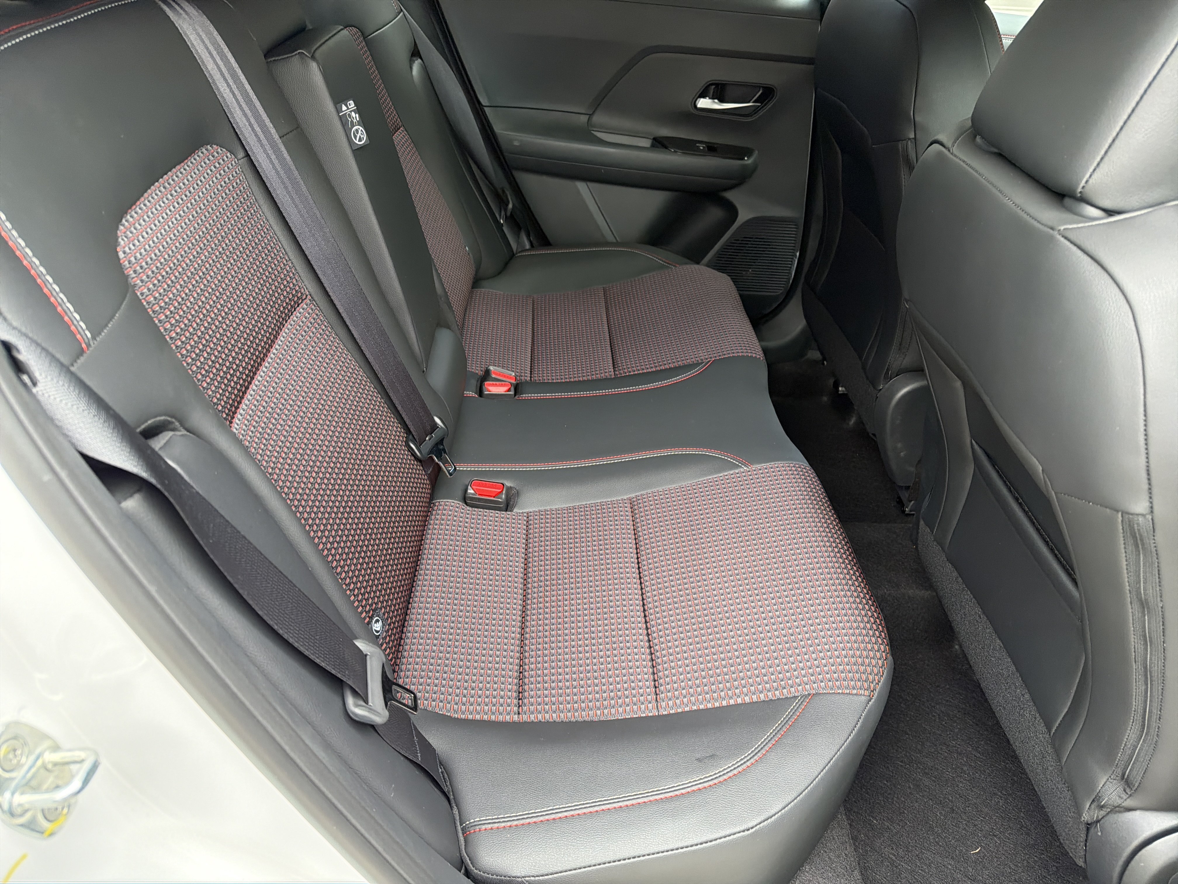 New 2026 Aspen White Tricoat/Super Black Nissan SR image 16